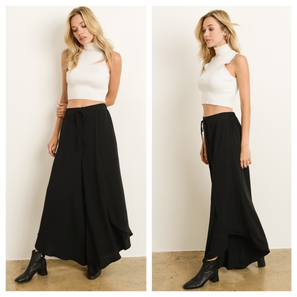 🦋MAKE AN OFFER!🦋Black Wide Leg Pants With Slit - Picture 2 of 3